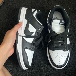 Nike panda dunks women’s 5.5
